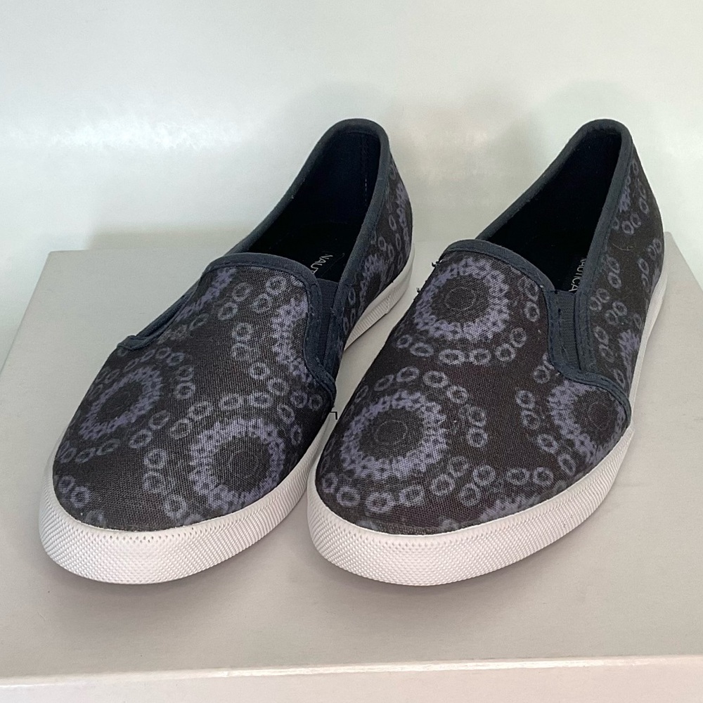 New - Nautica Navy Blue Flats